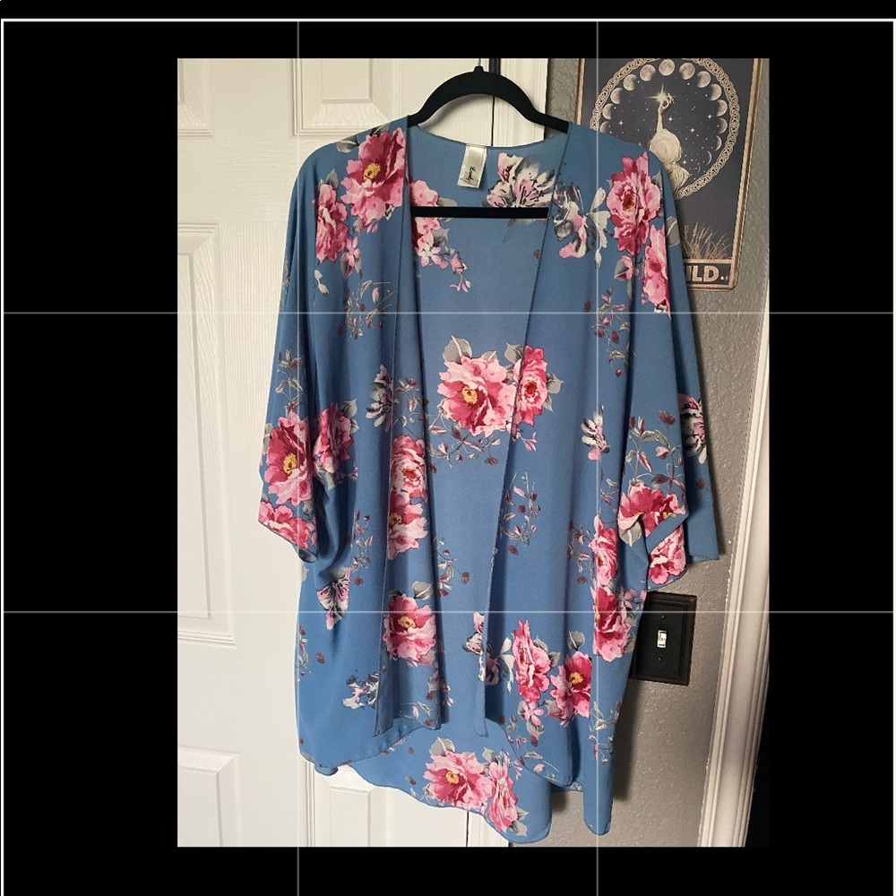 Lovely J kimono size large